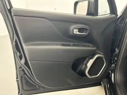 Photo 97 Jeep Renegade  1.3 Turbo T4 190 ch PHEV AT6 4xe eAWD