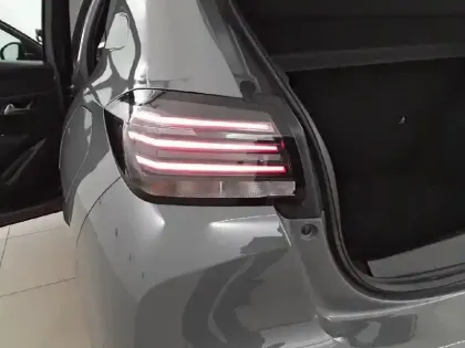 Photo 16 Peugeot 208  Hybrid 100 e-DCS6