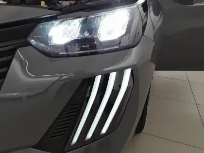 Photo 15 Peugeot 208  Hybrid 100 e-DCS6