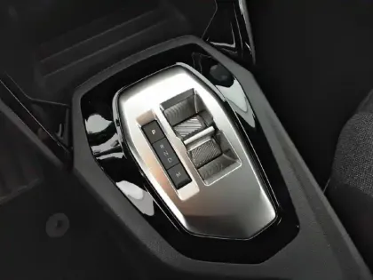 Photo 13 Peugeot 208  Hybrid 100 e-DCS6