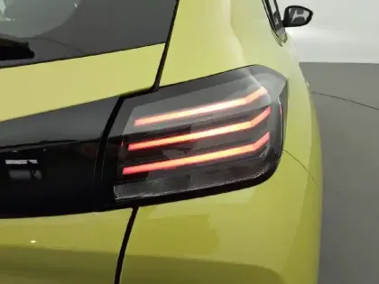 Photo 16 Peugeot 208  Hybrid 100 e-DCS6