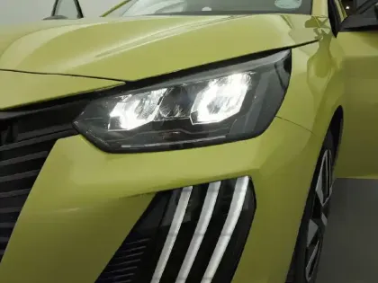 Photo 15 Peugeot 208  Hybrid 100 e-DCS6