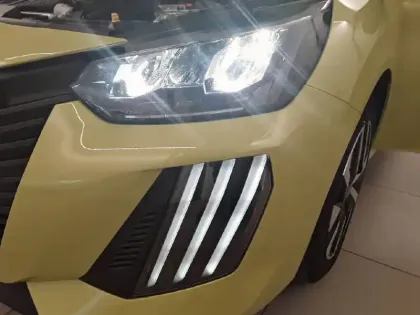 Photo 18 Peugeot 208  Hybrid 100 e-DCS6