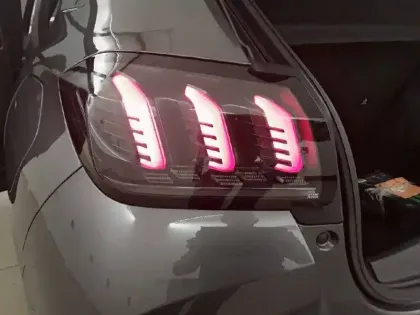 Photo 36 Peugeot 208  PureTech 100 S&S EAT8