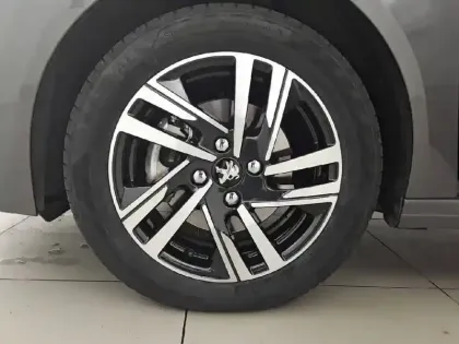 Photo 12 Peugeot 208 Gén. II Ph1 NG Roadtrip 5