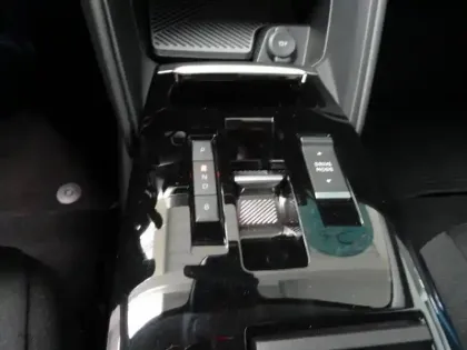 Photo 17 Citroën C4 e- 136 ch Automatique