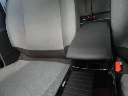 Photo 18 Citroën C4 e- 136 ch Automatique