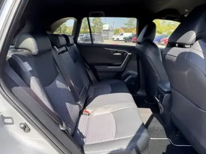 Photo 6 Toyota Rav4 Gén. V Ph1 Collection Access 5