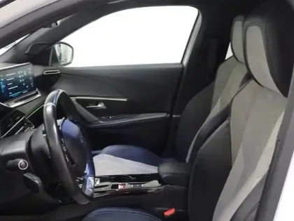 Photo 5 Peugeot 2008  e- 136ch GT