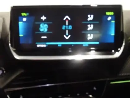 Photo 13 Peugeot 2008  e- 136ch GT