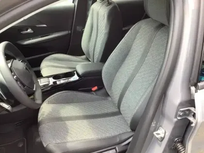 Photo 33 Peugeot 208  Hybrid 110 e-DCS6