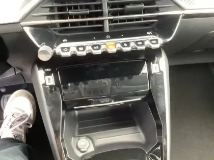 Photo 44 Peugeot 208  Hybrid 110 e-DCS6