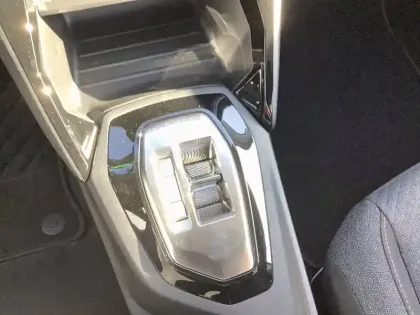 Photo 36 Peugeot 208  Hybrid 110 e-DCS6