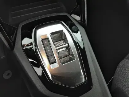 Photo 13 Peugeot 208  Hybrid 100 e-DCS6