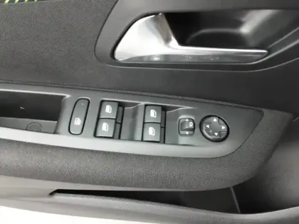 Photo 19 Peugeot 208  Hybrid 100 e-DCS6