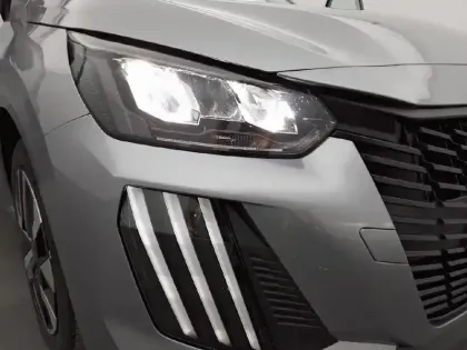 Photo 15 Peugeot 208  Hybrid 100 e-DCS6