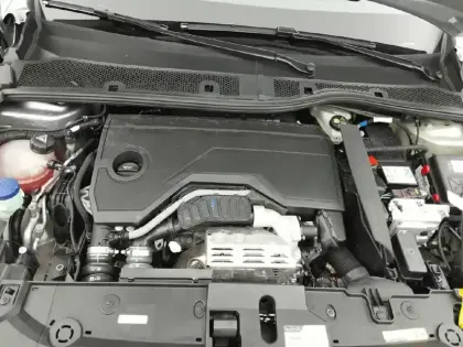 Photo 14 Peugeot 208  Hybrid 100 e-DCS6