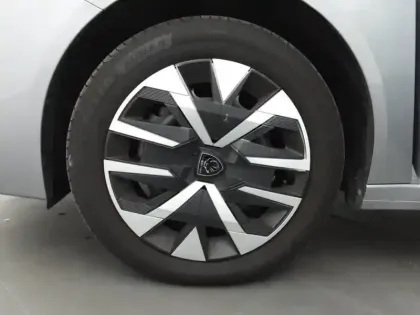 Photo 12 Peugeot 208  Hybrid 100 e-DCS6