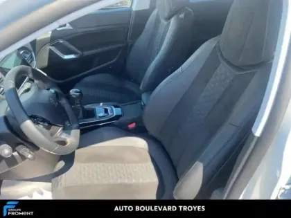 Photo 10 Peugeot 308  1.2 PureTech 130ch S&S Roadtrip