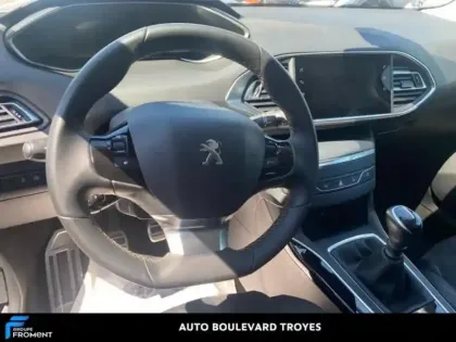 Photo 7 Peugeot 308  1.2 PureTech 130ch S&S Roadtrip