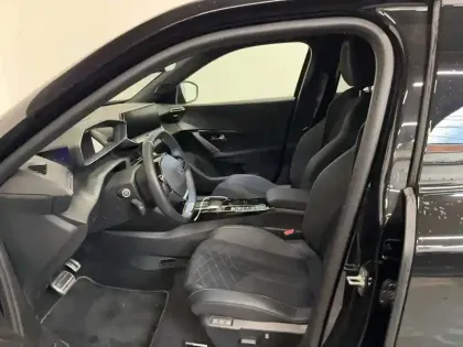 Photo 6 Peugeot 2008  Electrique 50 kWh 136 ch