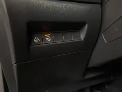 Photo 14 Peugeot 2008  Electrique 50 kWh 136 ch