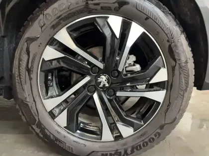 Photo 46 Peugeot 2008  Electrique 50 kWh 136 ch