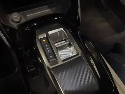 Photo 35 Peugeot 2008  Electrique 50 kWh 136 ch