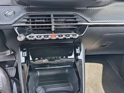 Photo 37 Peugeot 208  Hybrid 110 e-DCS6