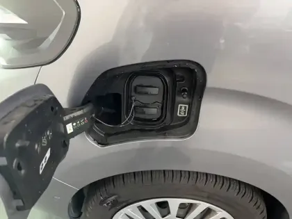Photo 38 Peugeot Expert  FGN M ELECTRIQUE 100KWH 136CH BATTERIE 50 KWH