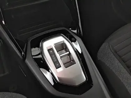 Photo 34 Peugeot 208  Hybrid 100 e-DCS6
