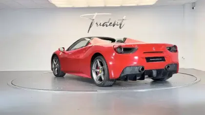 Photo 6 Ferrari 488  4.0 V8 670ch Spider