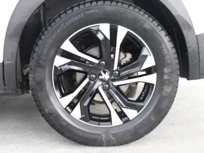 Photo 10 Peugeot 2008  e- 136ch GT