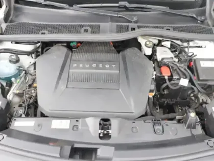 Photo 11 Peugeot 2008  e- 136ch GT