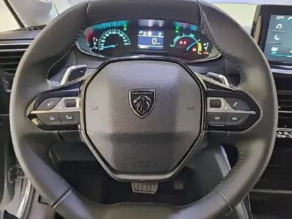 Photo 8 Peugeot 208  Hybrid 100 e-DCS6