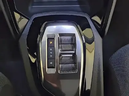 Photo 13 Peugeot 208  Hybrid 100 e-DCS6