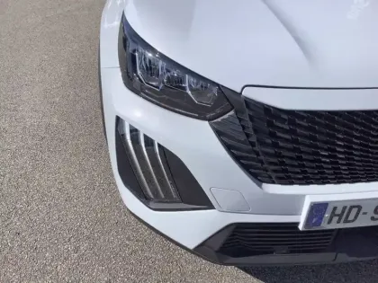 Photo 37 Peugeot 2008  Hybrid 145 e-DCS6