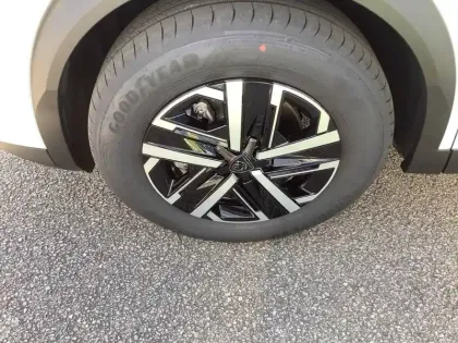 Photo 34 Peugeot 2008  Hybrid 145 e-DCS6