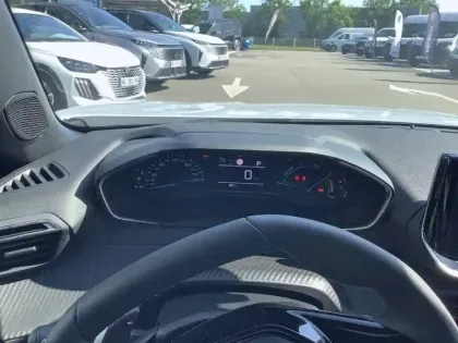 Photo 31 Peugeot 2008  Hybrid 145 e-DCS6