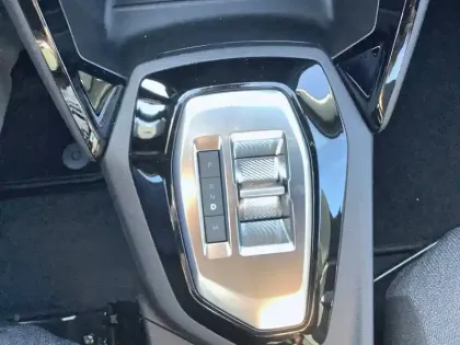 Photo 35 Peugeot 2008  Hybrid 145 e-DCS6