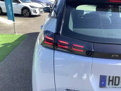 Photo 38 Peugeot 2008  Hybrid 145 e-DCS6