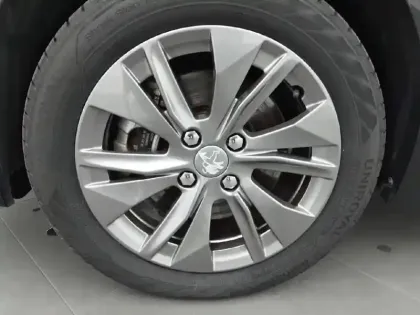 Photo 45 Peugeot 208  Electrique 50 kWh 136ch