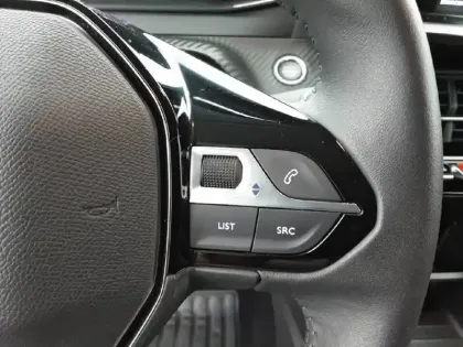 Photo 21 Peugeot 208  Electrique 50 kWh 136ch