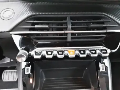 Photo 22 Peugeot 208  Electrique 50 kWh 136ch