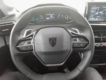 Photo 31 Peugeot 208  Hybrid 100 e-DCS6