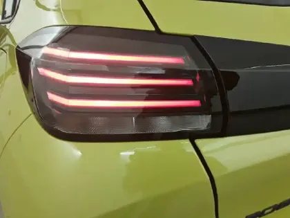 Photo 37 Peugeot 208  Hybrid 100 e-DCS6