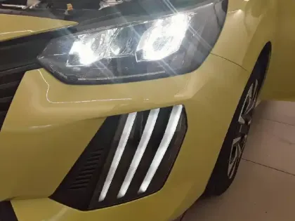 Photo 38 Peugeot 208  Hybrid 100 e-DCS6