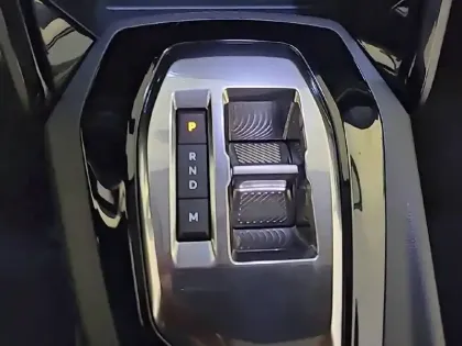 Photo 13 Peugeot 208  Hybrid 100 e-DCS6