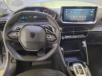 Photo 7 Peugeot 208  Hybrid 100 e-DCS6