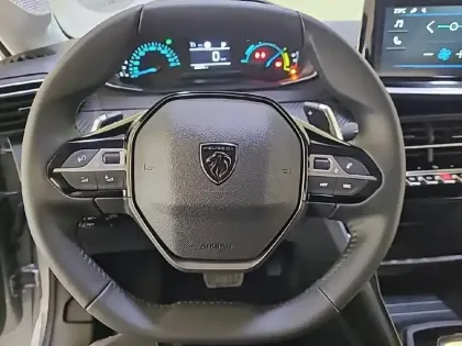 Photo 8 Peugeot 208  Hybrid 100 e-DCS6